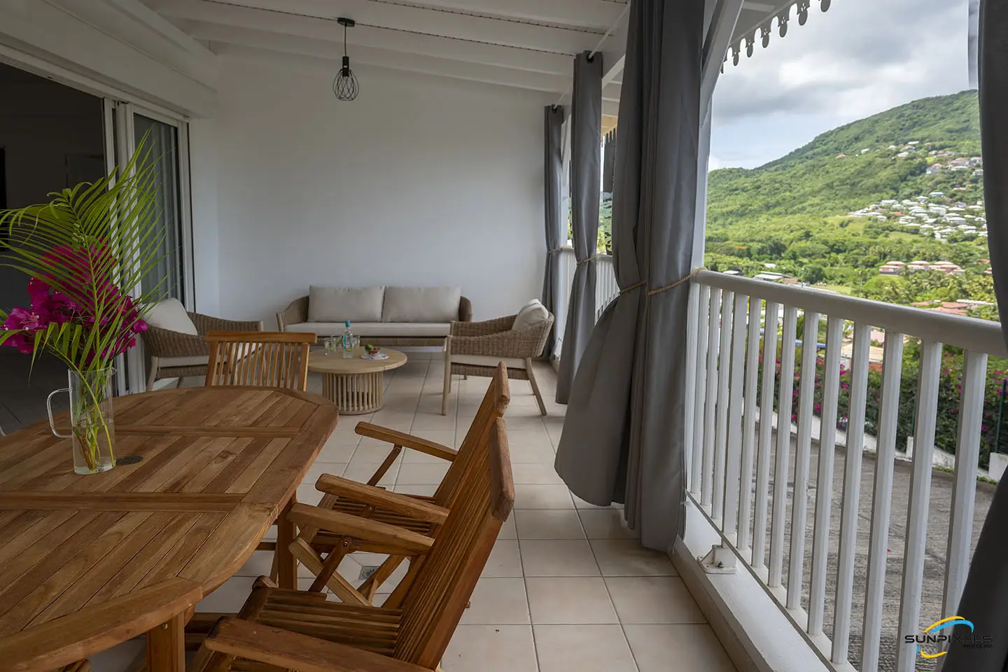 Locations saisonnières en Martinique. Appartement « Perle d’anse », Les Trois Ilets / anse à l’âne Locations saisonnières en Martinique. Appartement "Perle d'anse", Les Trois Ilets / anse à l'âne